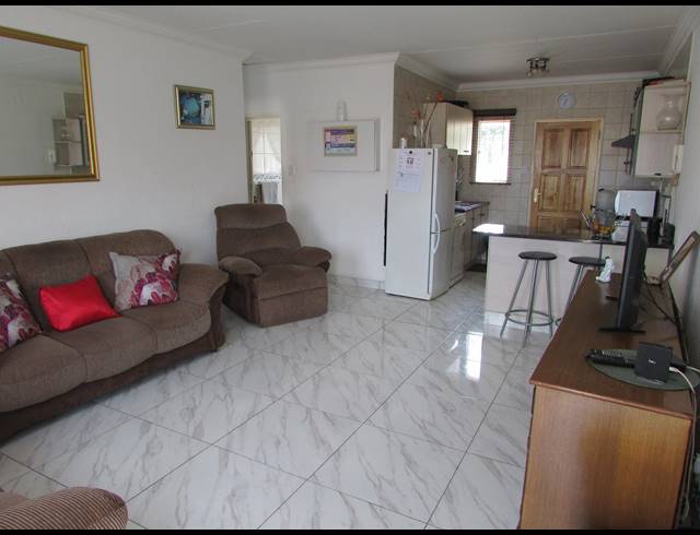 2 BEDROOM TOWNHOUSE FOR SALE IN EIKE PARK